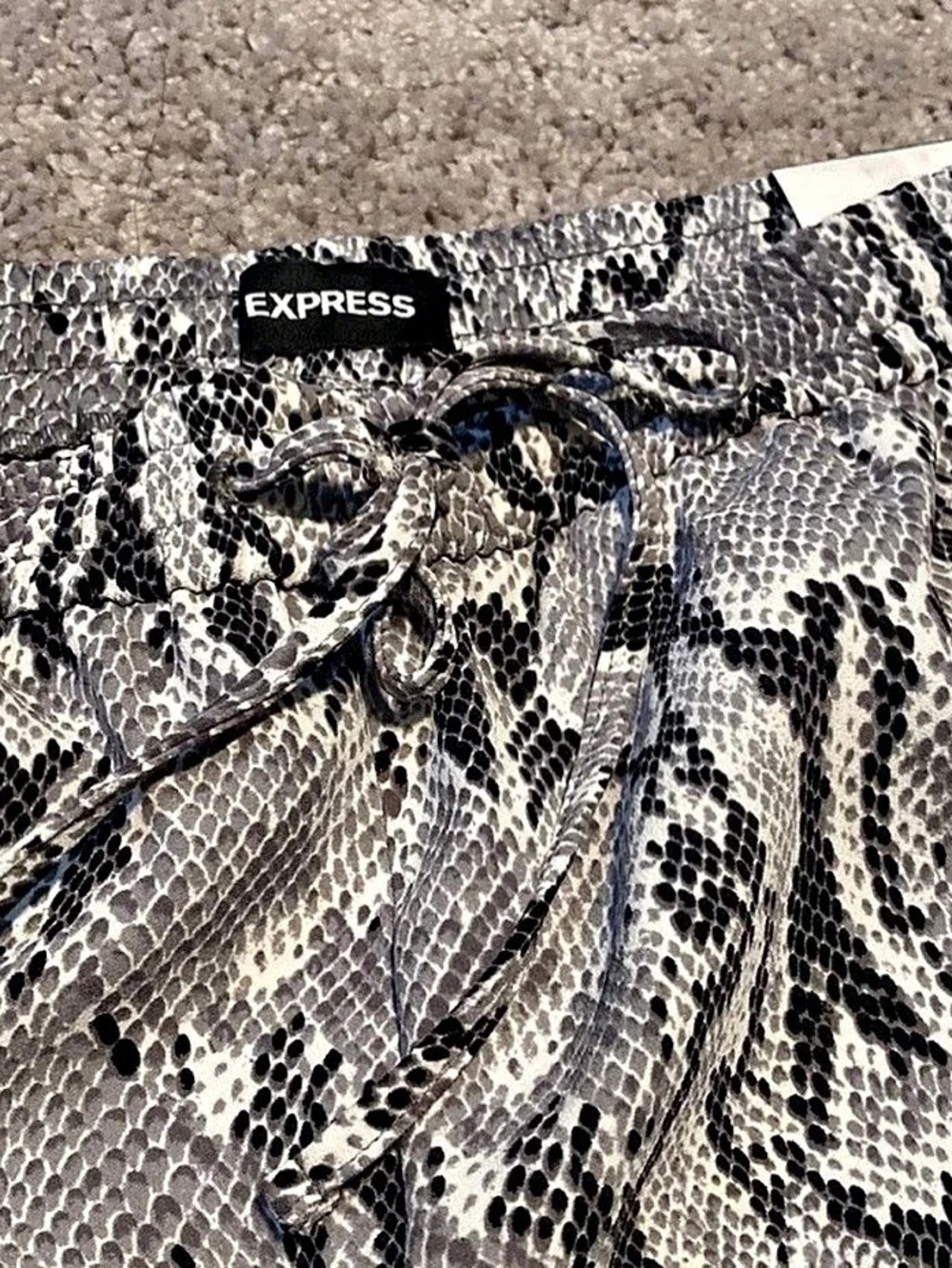 Express Ankle High Rise Snake Print Pants Size 2R/2R - Picture 2 of 3